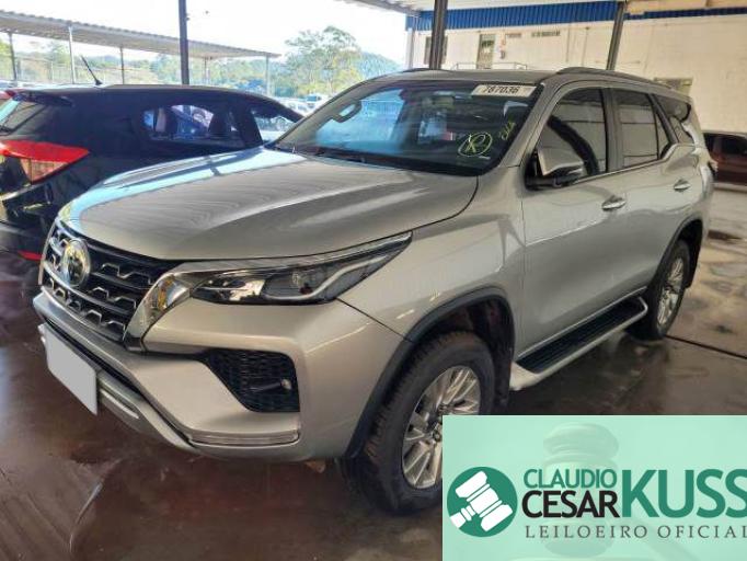 TOYOTA HILUX SW4 21/21 TOYOTA HILUX SW4 21/21